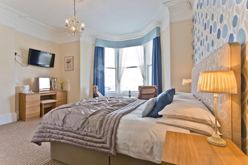 The Wilton Hotel Llandudno Bagian luar foto